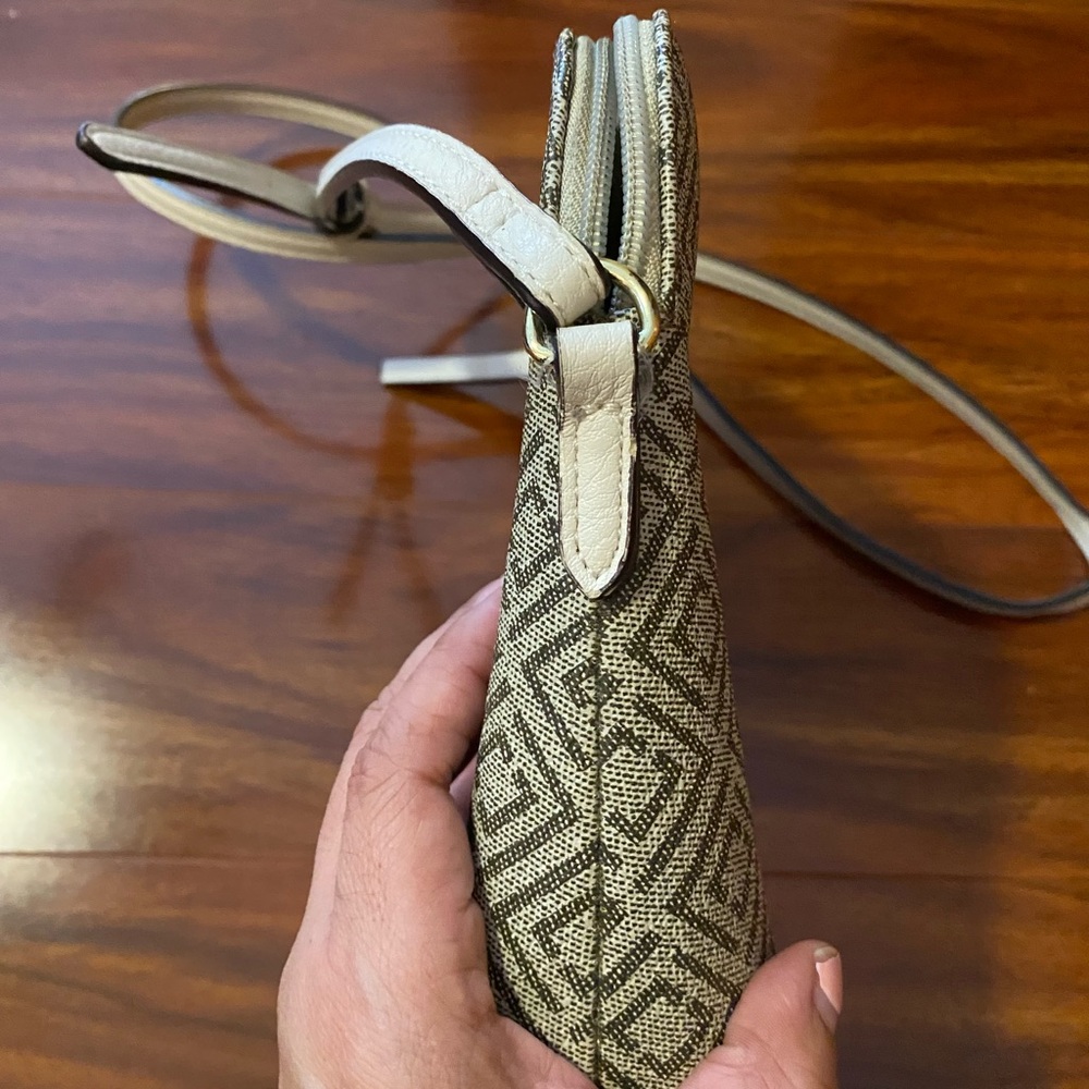 Liz Claiborne  Geometric Pattern Crossbody Bag - beige gold - Picture 6 of 7